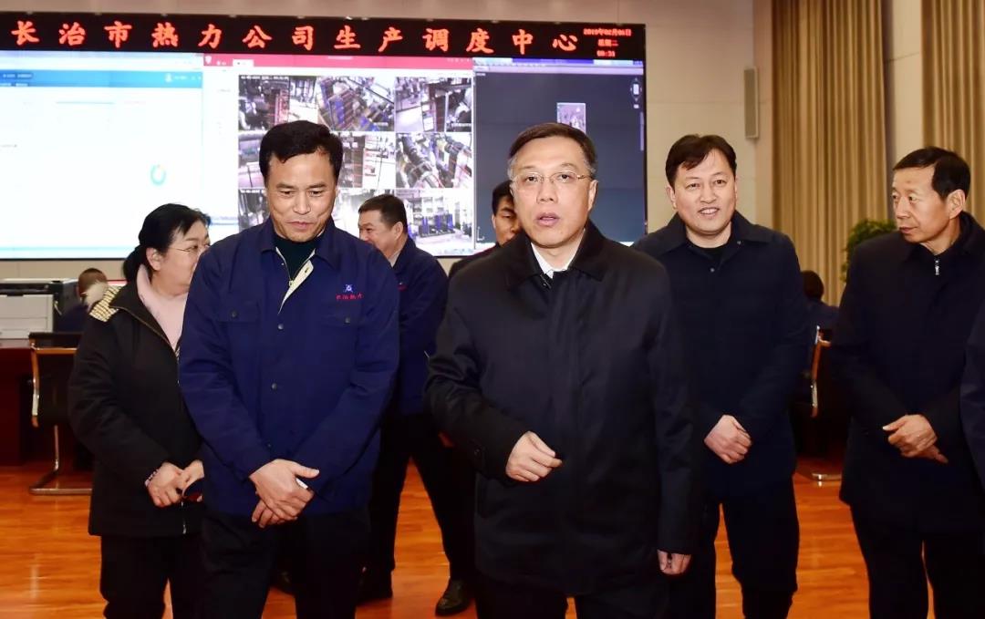 市委副書(shū)記、市長(zhǎng)楊勤榮一行走進(jìn)供熱公司，親切看望春節(jié)期間堅(jiān)守崗位的供熱職工，向他們致以新春的祝福和誠(chéng)摯謝意。